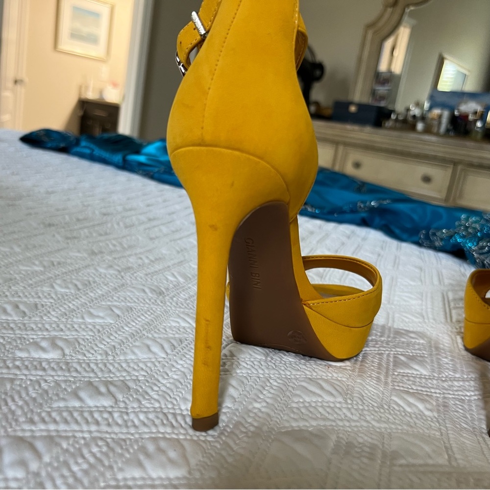 Never used. GIANNI BINI AUSTINNE SUEDE PLATFORM DRESS SANDALS - Picture 9 of 12